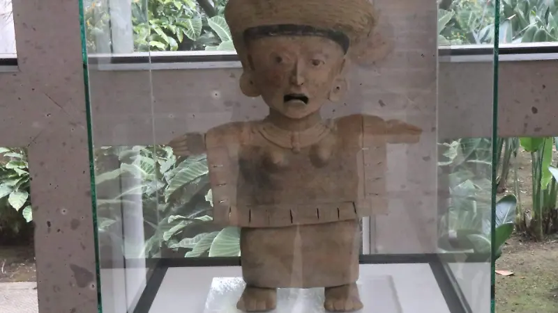 Escultura de la diosa madre mesoamericana de Nopiloa, Veracruz